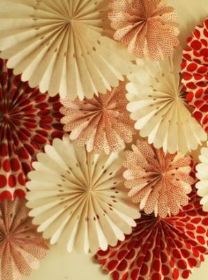 Pictures of Luscious red - red and white decorations.jpg